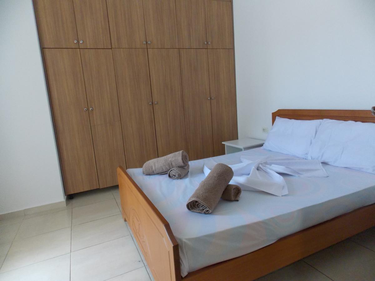 Zeta'S Apartments Sarande Exterior photo